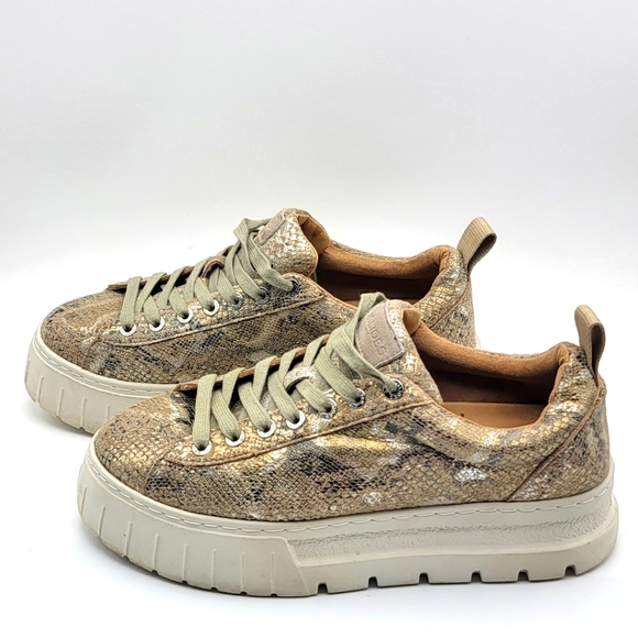 J Slides Roger Womens Round Toe Animal Print Sneakers Size 9.  S1154 - Picture 5 of 6